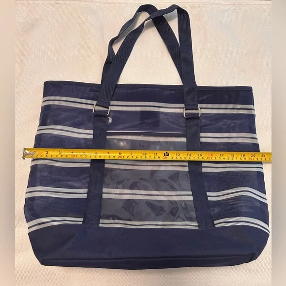 Blue/white large striped mesh beach bag with front pocket. - Picture 5 of 7